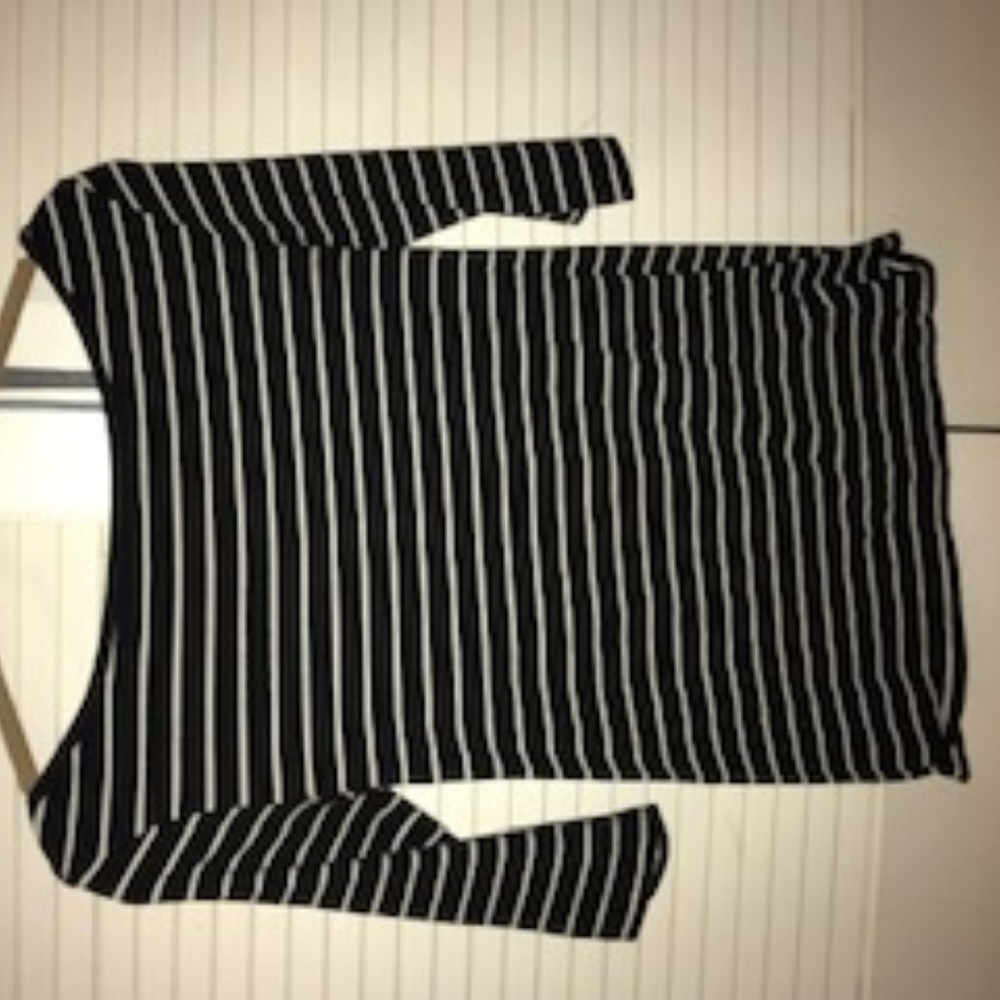 Cute off the shoulder black and white top